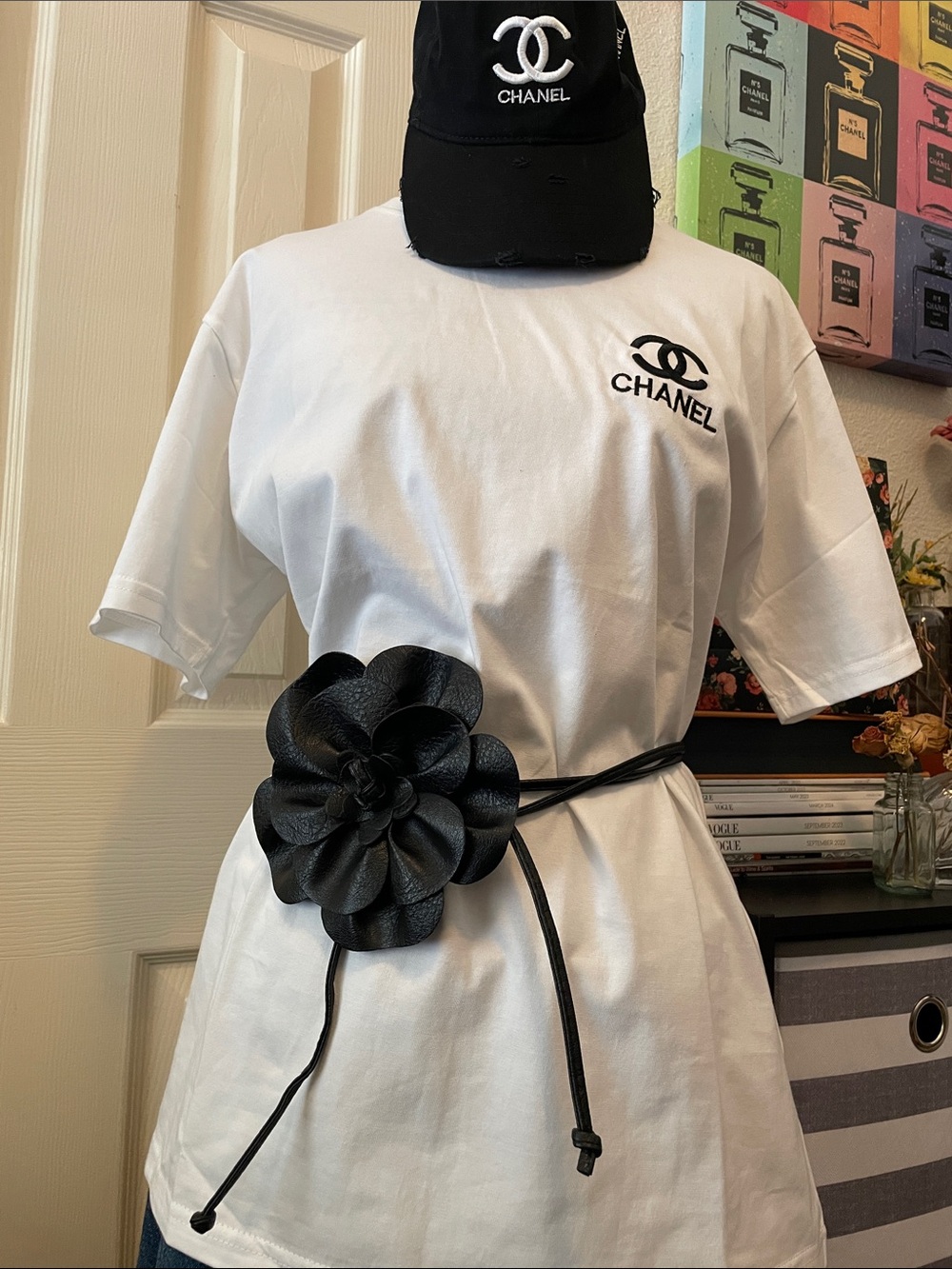 New  White Tee pair with any belt or hat . White tee sale only***